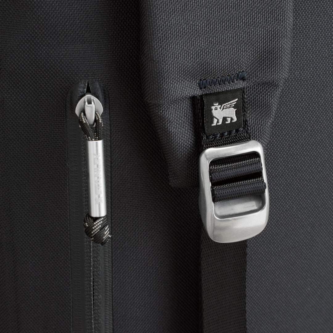 Stanley 14 L Kühlrucksack in Black geöffnet