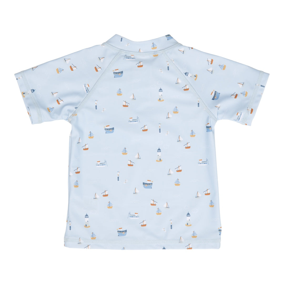 Little Dutch Badeshirt Sailors Bay – weitere Ansicht des hellblauen Schwimmshirts