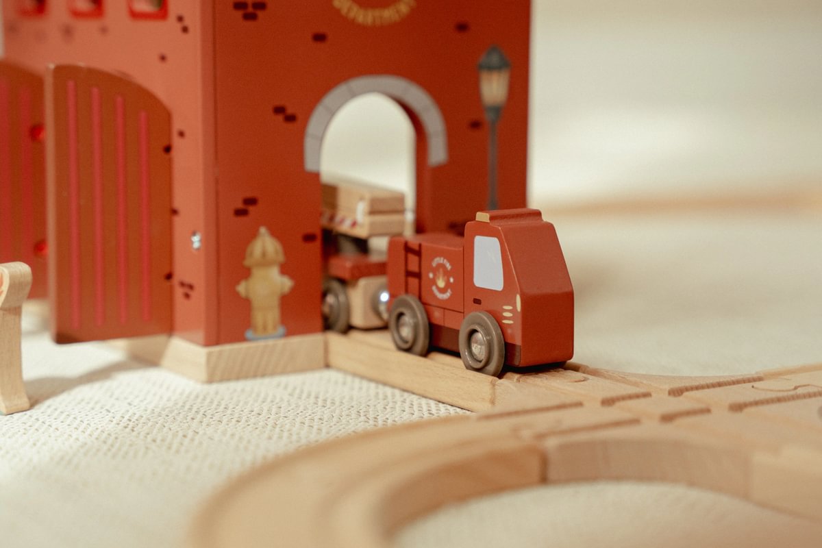 Holz-Feuerwache für Rollenspiel – weitere Ansicht