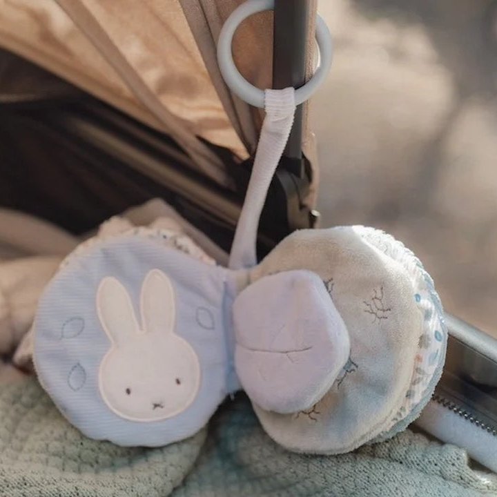 Miffy Buggybuch Lucky Leaves in Blau mit Spielzeugring