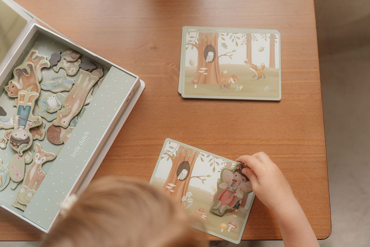 Magnetisches Spielbrett Forest Friends von Little Dutch beim kreativen Legen