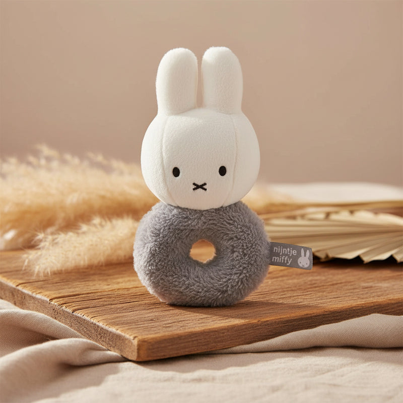 Miffy Rassel-Greifling Hase Fluffy Blau von Tiamo mit Glöckchen