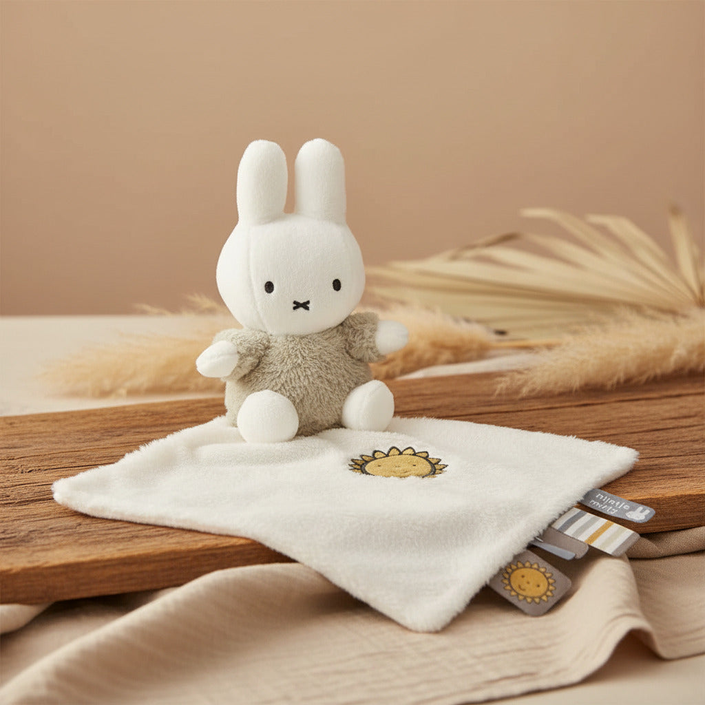 Miffy x Tiamo Schnuffeltuch Fluffy Grün mit Tastetiketten