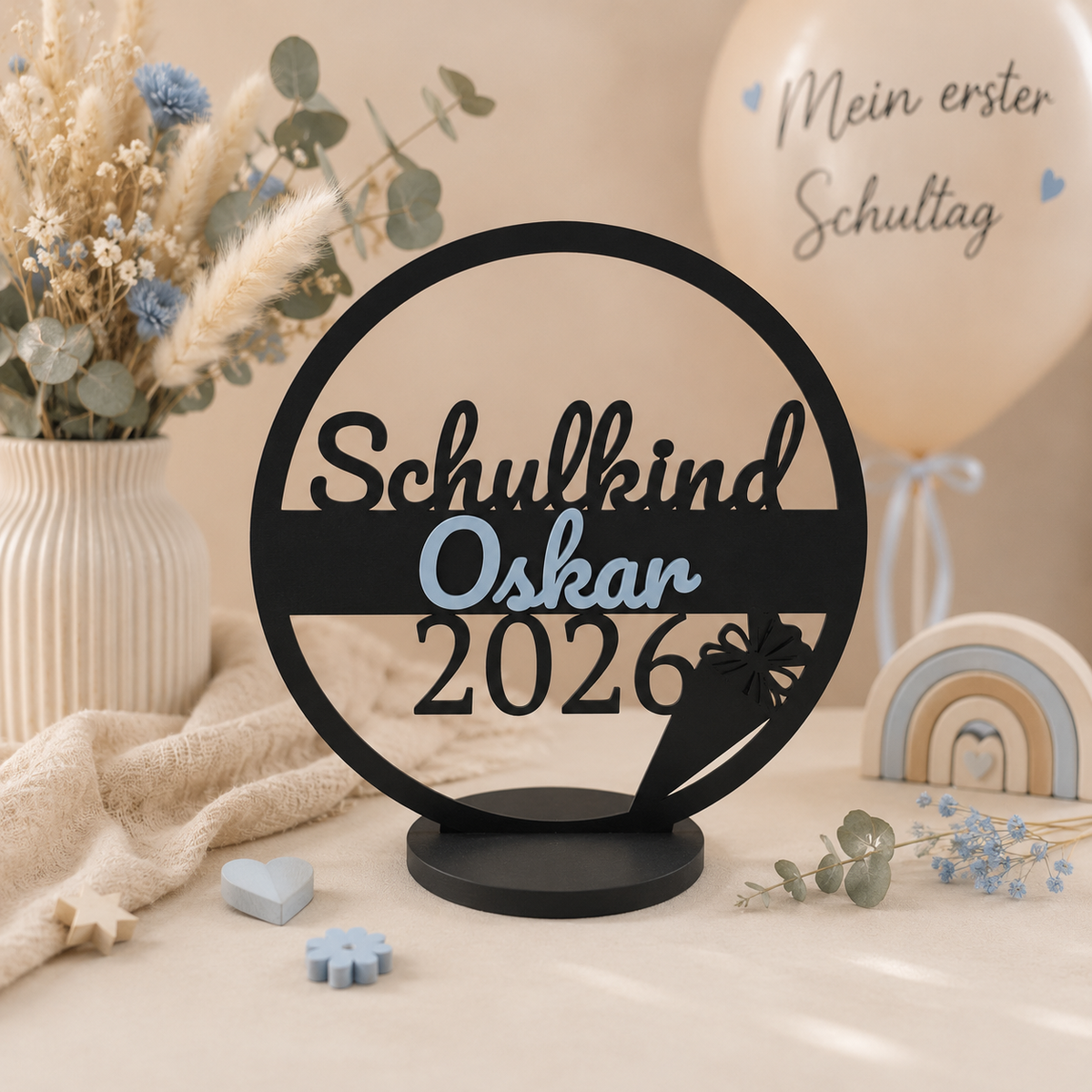 Personalisiertes Einschulungsschild 2026 als Aufsteller mit Name Oskar in Hellblau
