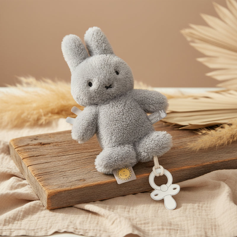 Miffy Schnullertuch Fluffy Blue ab Geburt mit Schnullerkordel und Fühletiketten
