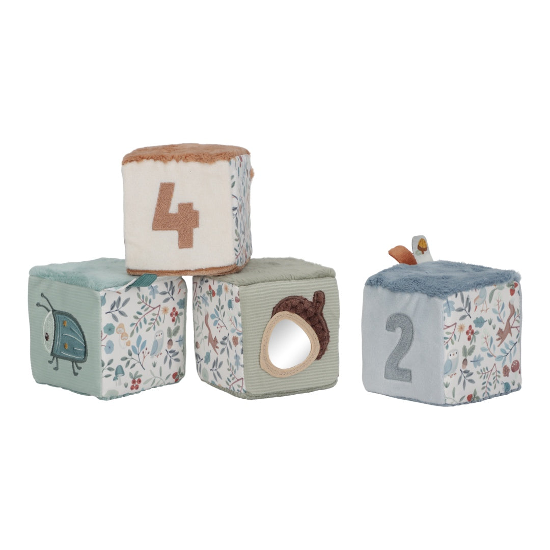 Little Dutch Stoffwürfel-Set Forest Friends – vier multisensorische Babywürfel mit Geräuschen, Etiketten und Waldtiermotiven