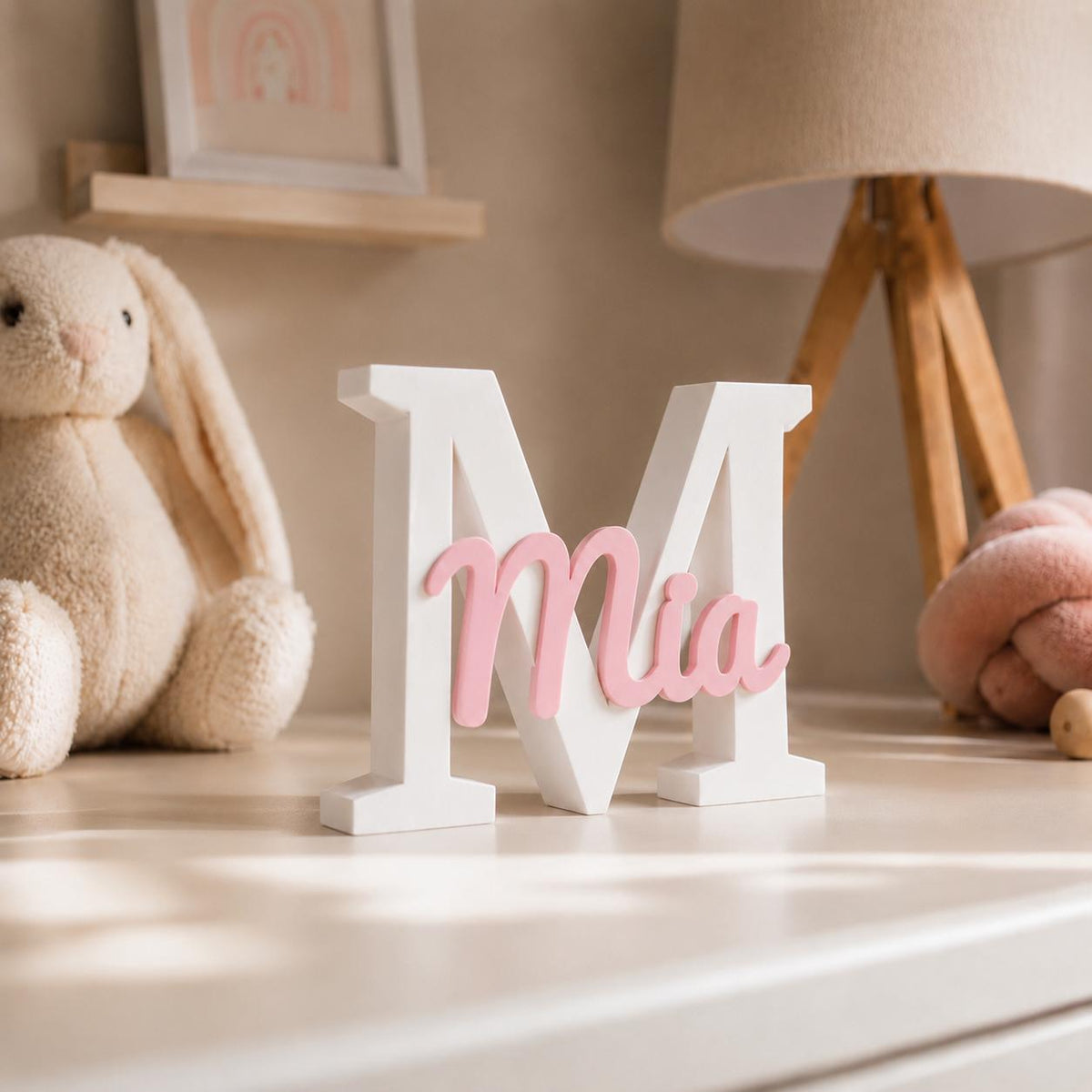 Produktansicht 3: Personalisiertes Namensschild mit weißem Buchstaben & Name in Wunschfarbe