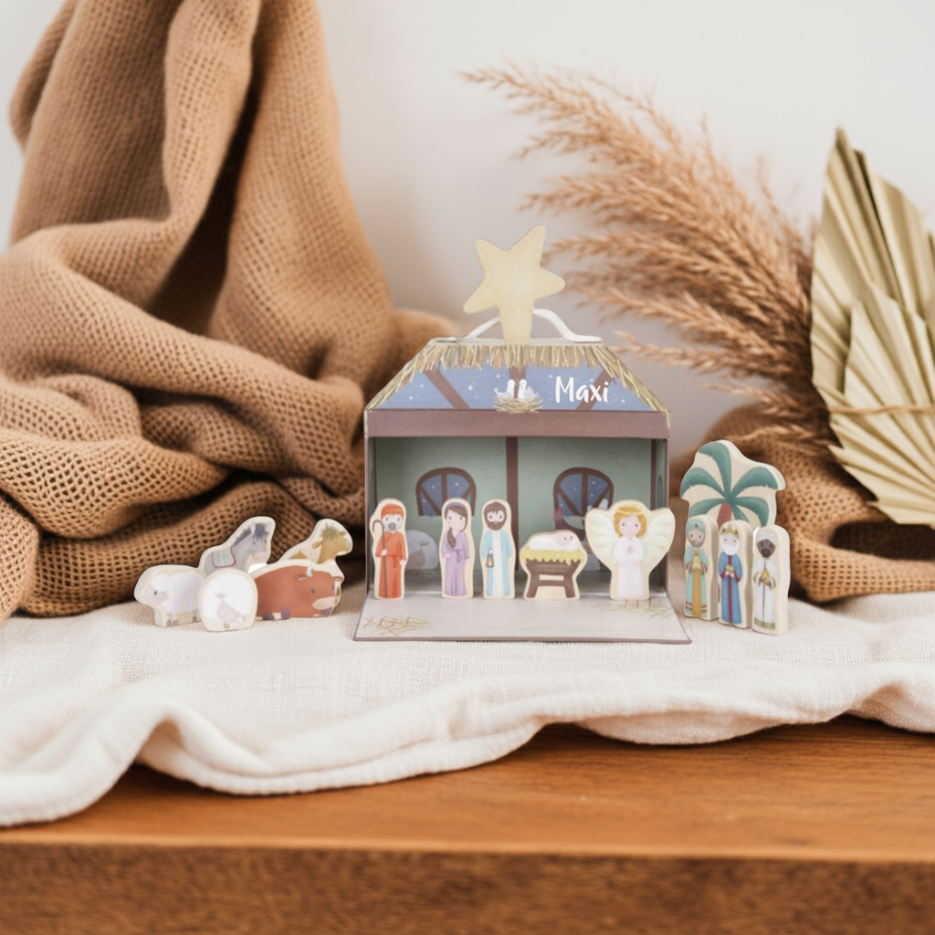 Detailansicht einer personalisierten Holz-Weihnachtskrippe mit Krippenfiguren