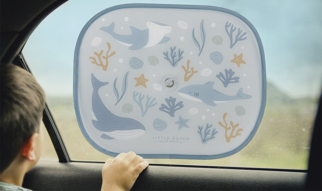 Zwei Sonnenblenden für Kinder im Auto mit Saugnapf-Befestigung