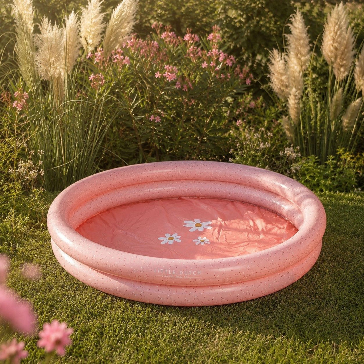 Little Dutch Kinderpool Little Pink Flowers 150 cm mit rosa Blumenmotiv im Garten