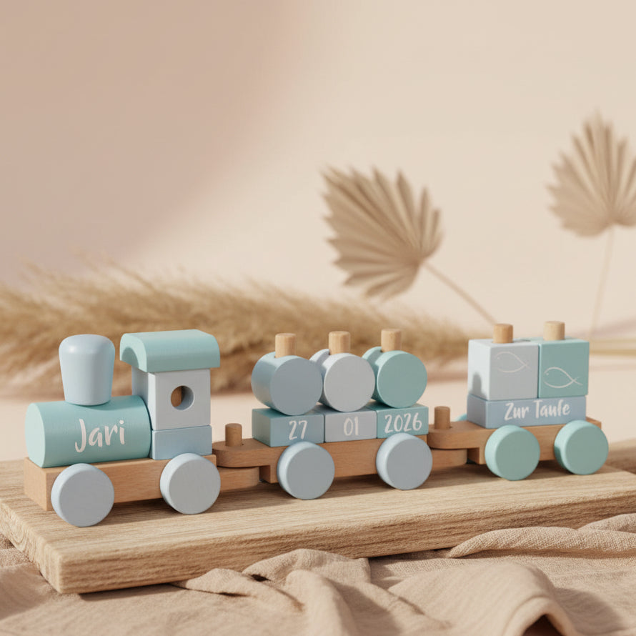 Blauer small-foot-Holzzug zur Taufe mit Name und Taufdatum – personalisierte Produktansicht