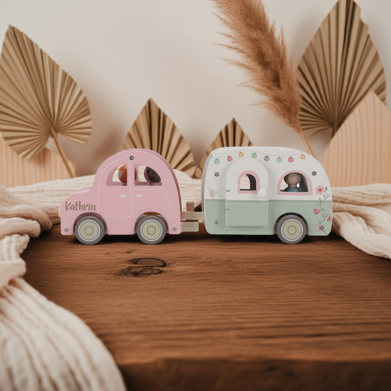 Little Dutch Spielzeugauto mit Wohnwagen aus Holz – Camping-Spielset für Kinder ab 18 Monaten