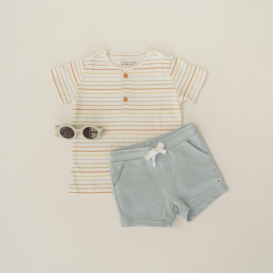 Blaue Baby-Shorts von Little Dutch – Detailansicht des Kinder-Kleidungsstücks