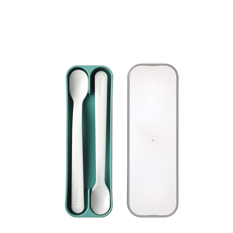Mepal Mio Baby-Fütterlöffel Deep Turquoise im 2er-Set mit Aufbewahrungsbox