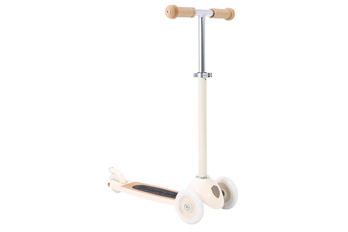 Beiger Banwood Kinderroller mit Weidenkorb – weitere Produktansicht