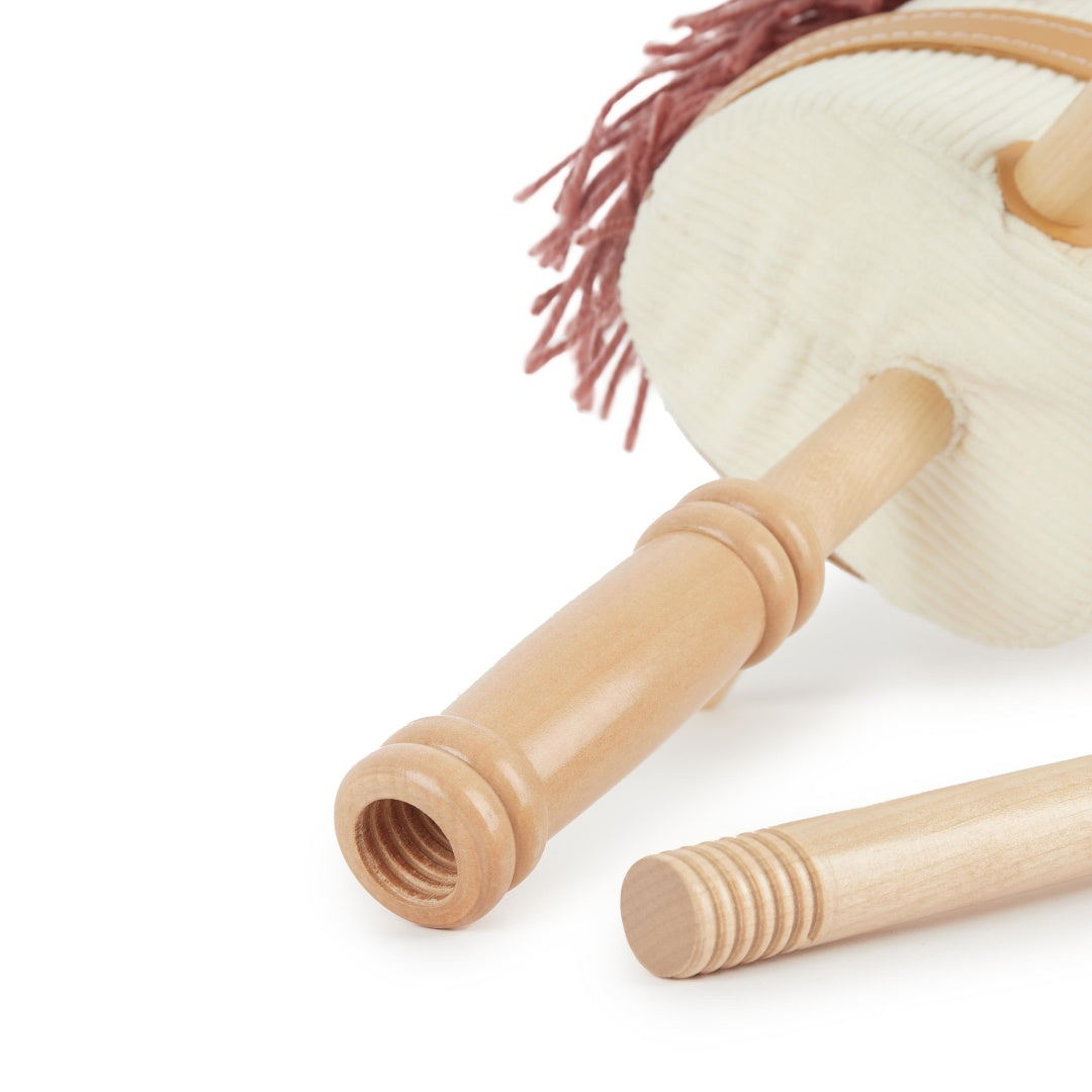 Bieco Ginger Steckenpferd aus Polyester und Holz