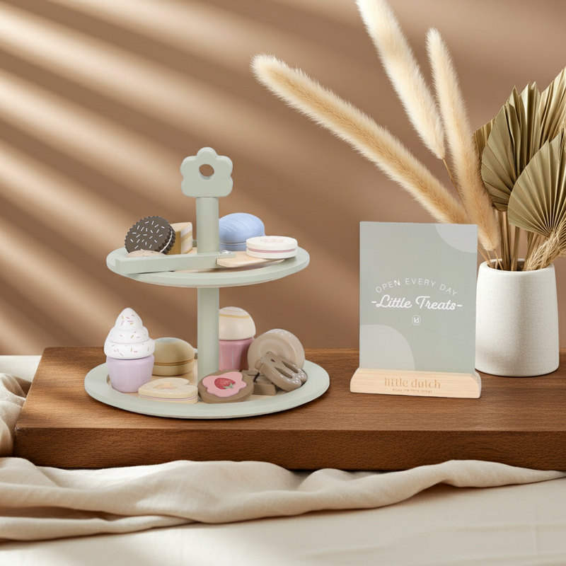 Etagere aus Holz mit Gebäck von Little Dutch – personalisierbar