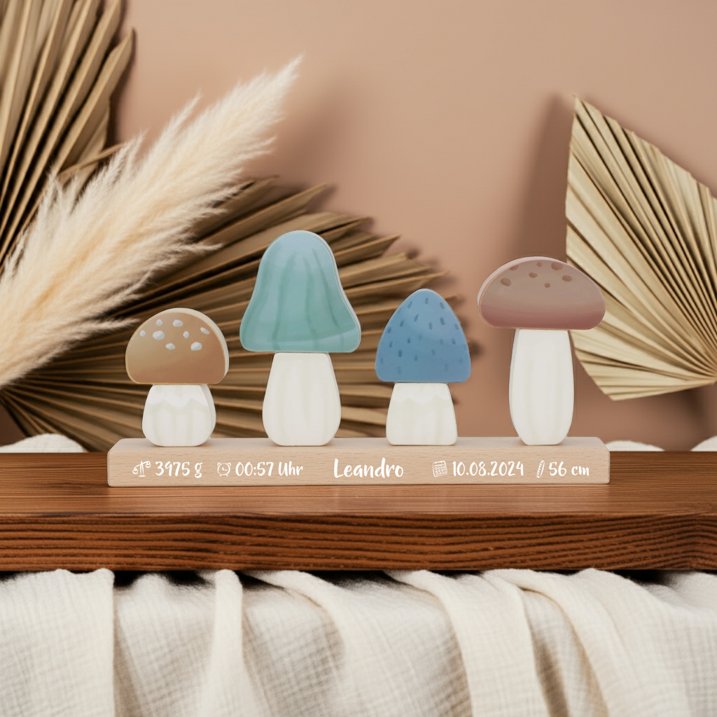 Forest Friends Stapel-Pilze aus Holz als personalisierbares Geschenk zur Geburt