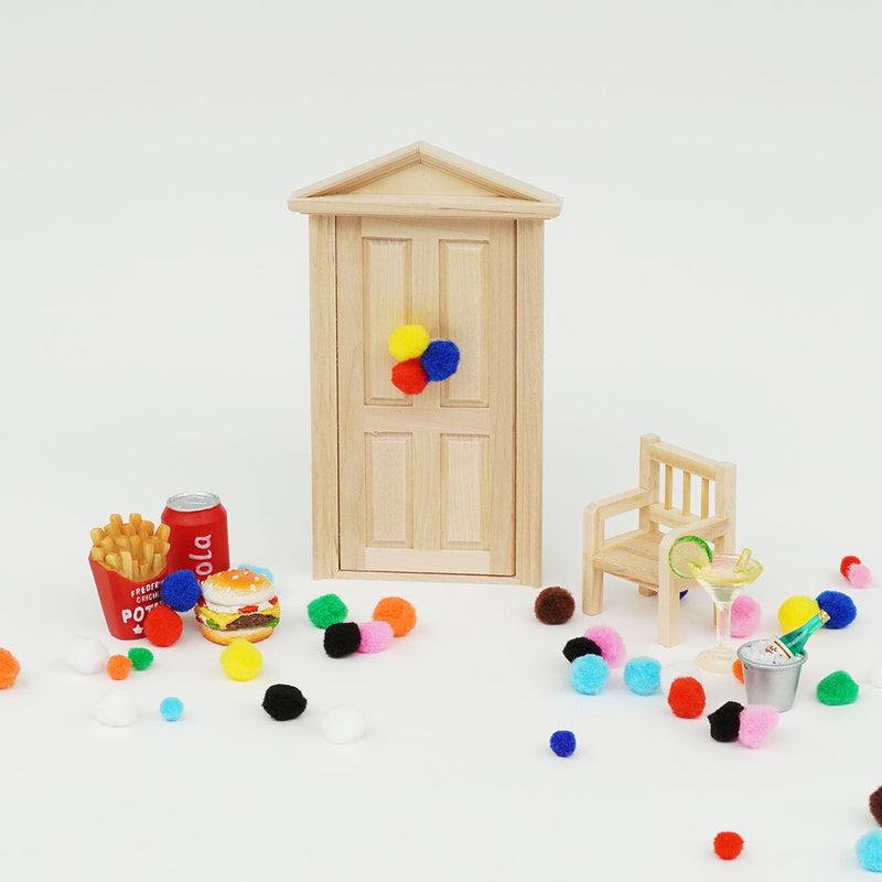 HobbyFun Wichtel-Party-Set mit Miniatur-Burger, Pommes, Getränken, Stuhl und Partyzubehör