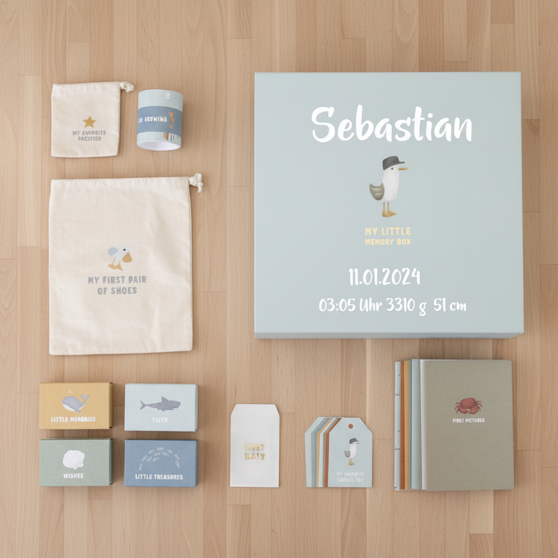 Personalisierte Erinnerungsbox Sailors Bay für Babyfotos und Erinnerungsstücke
