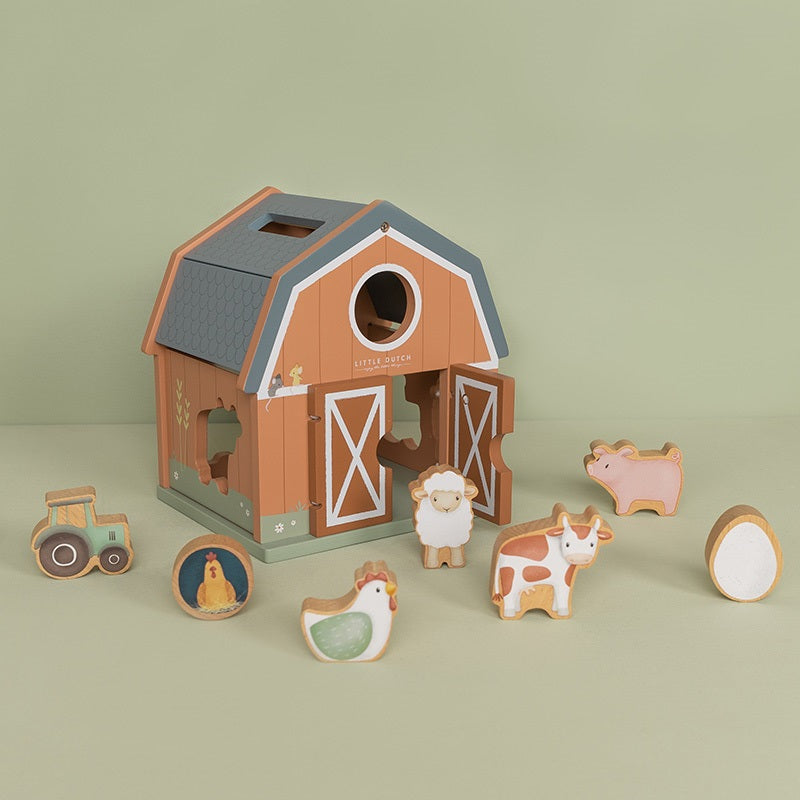 Formen-Steckspiel Little Farm von Little Dutch – Holzscheune mit Formöffnungen