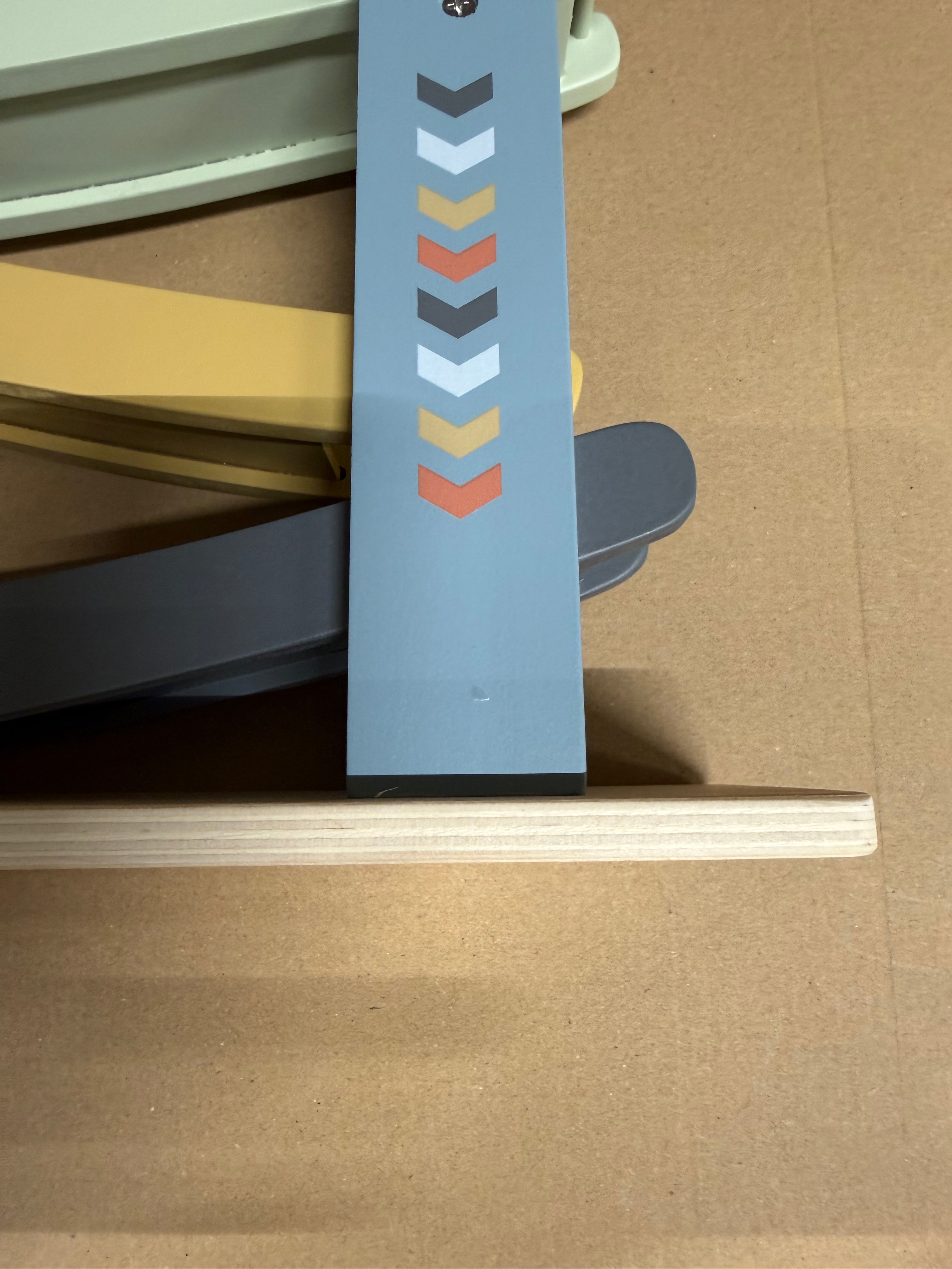 Blaue Holz-Kugelbahn Ocean als B-Ware – Detailansicht mit leichten optischen Abweichungen