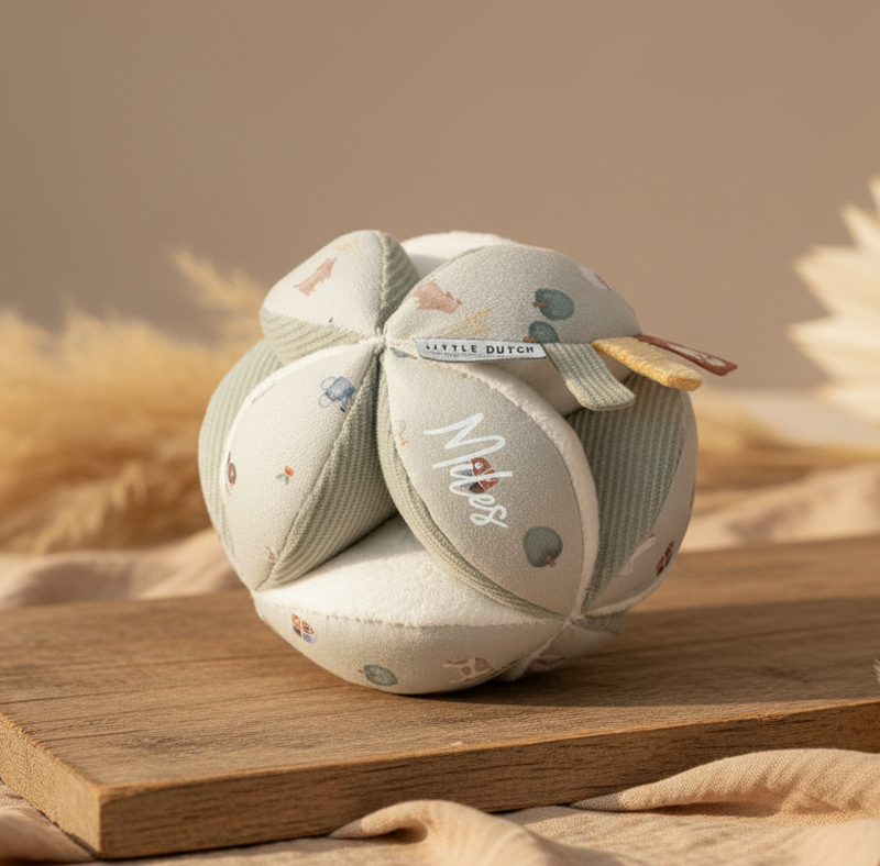 Personalisierter Greifball Little Farm mit Rassel und Name