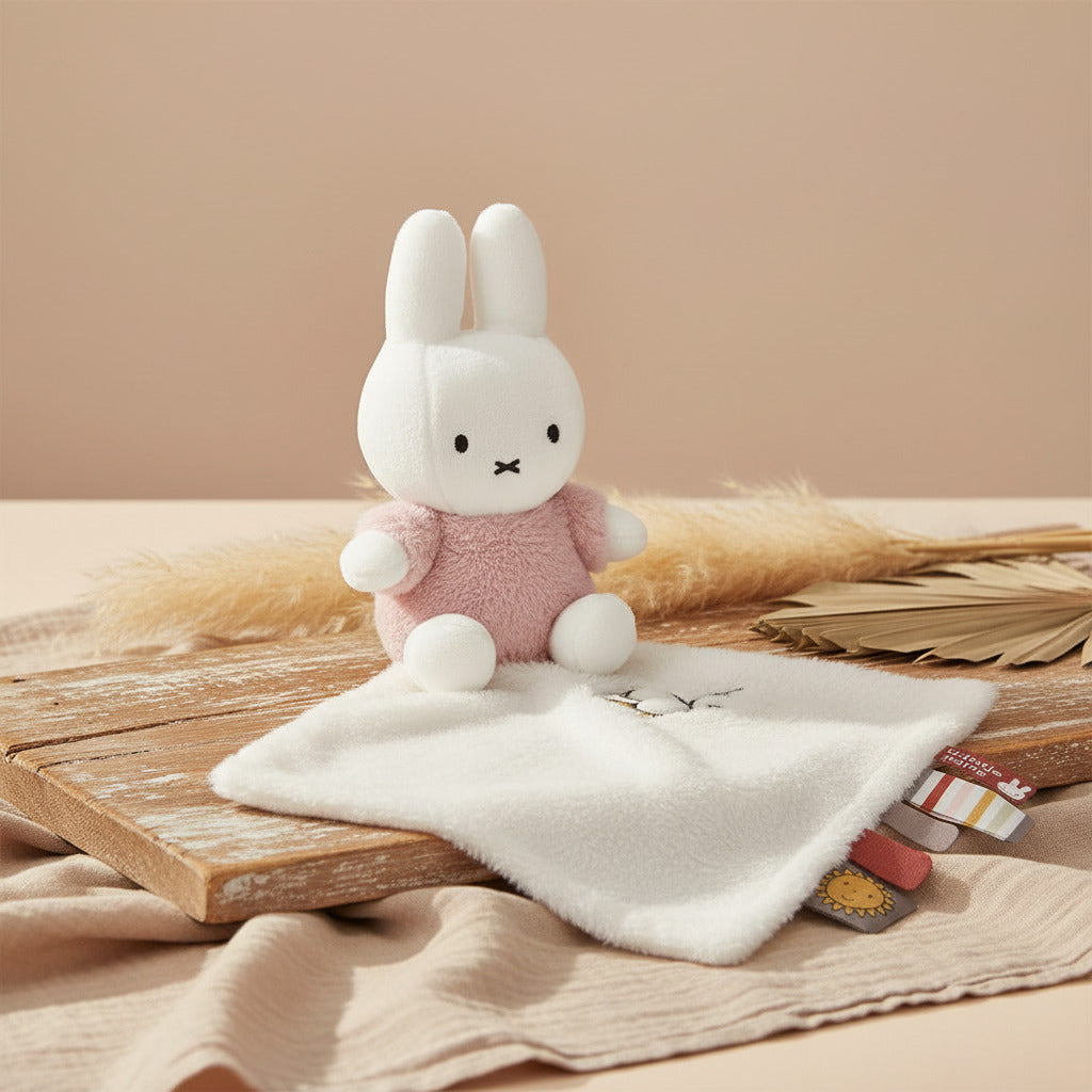 Knuffeldoekje Fluffy roze | Miffy x Tiamo