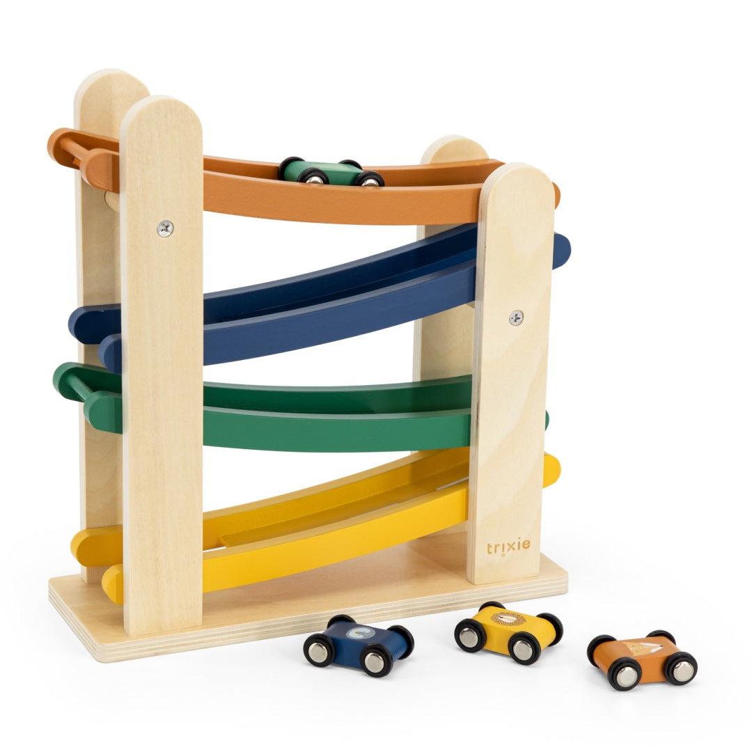 Trixie Holz-Kugelbahn mit vier Autos – Motorikspielzeug mit Rennbahnrampe und Tierfiguren zum Beobachten und Spielen