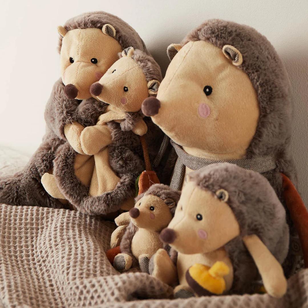 Bieco Schnuffeltuch Igel Piksi – weiches Schmusetuch mit Strukturmix und knisternden Blättern zur Förderung von Tast- und Hörsinn