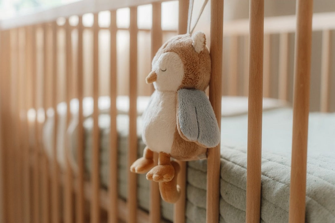 Forest Friends Eulen-Spieluhr von Little Dutch – Produktansicht der weichen Spieluhr mit Schlafmelodie für Babys