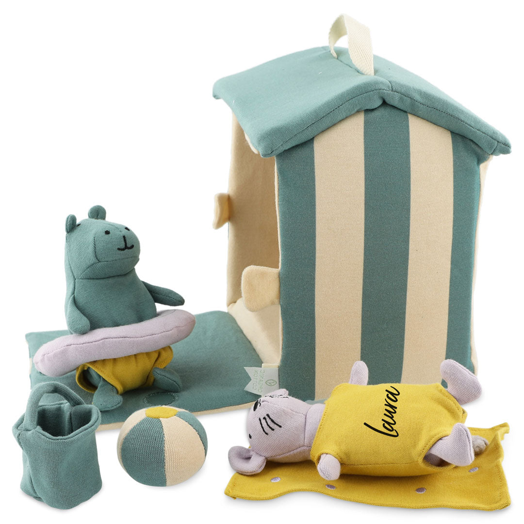 Trixie Puppenwelt Strand mit Frau Maus und Herr Hippo – Kuscheltier-Spielset mit Badekleidung, Strandhaus und Zubehör für fantasievolle Rollenspiele