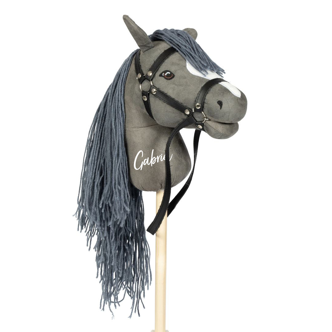 byAstrup Hobby Horse Grau mit Samtrucksack und Zubehör
