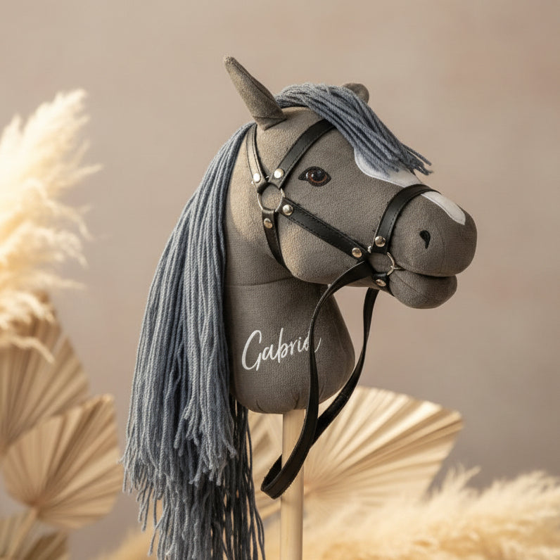 byAstrup Hobby Horse Steckenpferd Grau mit offenem Maul