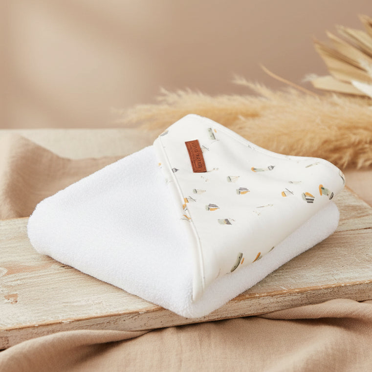 Kapuzenhandtuch Sailors Bay Weiß – personalisierbar | Little Dutch
