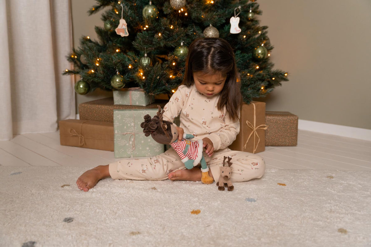 Kuschelpuppe Evi mit Winterkleidung – weiche Puppe für fantasievolle Rollenspiele