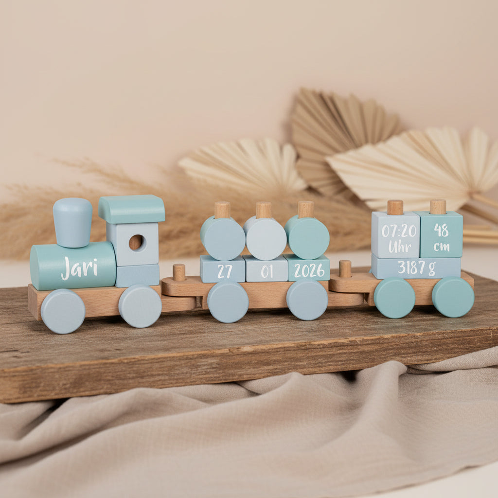 Blauer small-foot-Bausteinzug aus Holz mit personalisiertem Namen