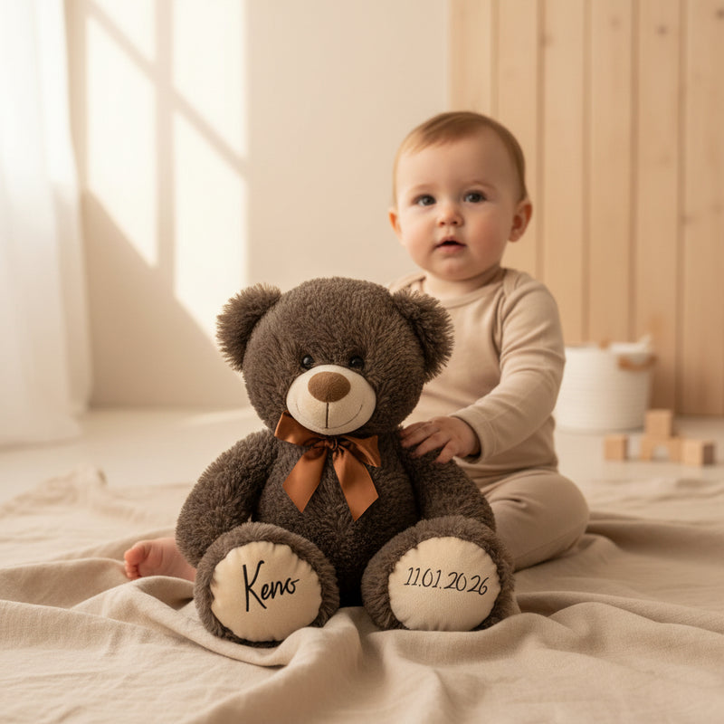 Dunkelbrauner Teddybär mit personalisiertem Namen und Datum