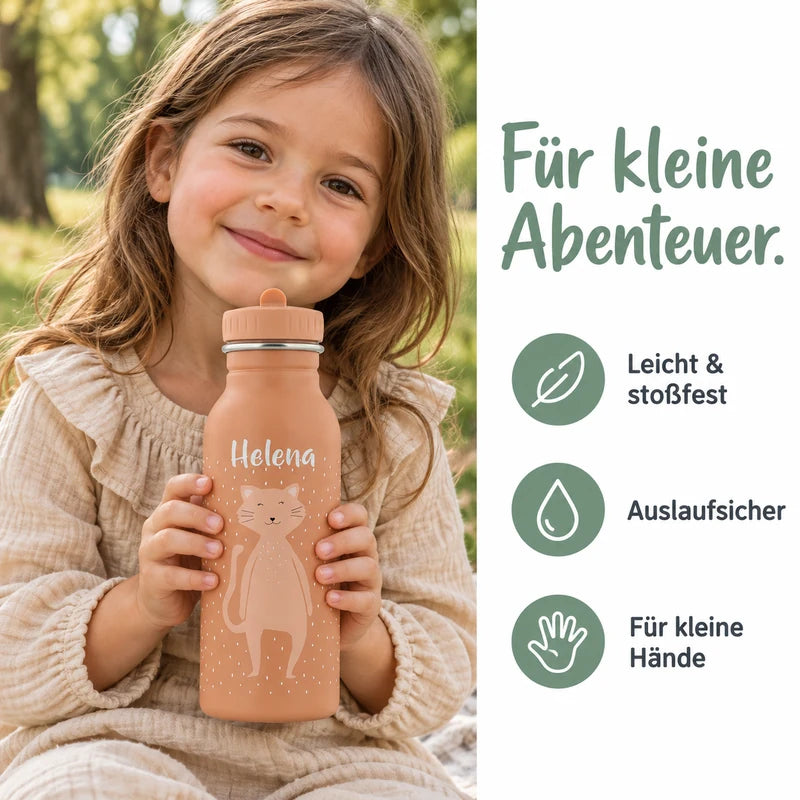 Terracottafarbene Trixie-Trinkflasche Frau Katze mit 500 ml, Katzenmotiv und dem Namen Helena auf weißem Hintergrund