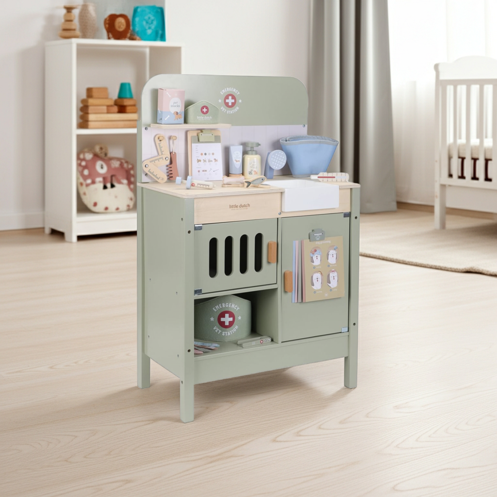 Tierarztpraxis aus Holz von Little Dutch mit Zubehör für Rollenspiele